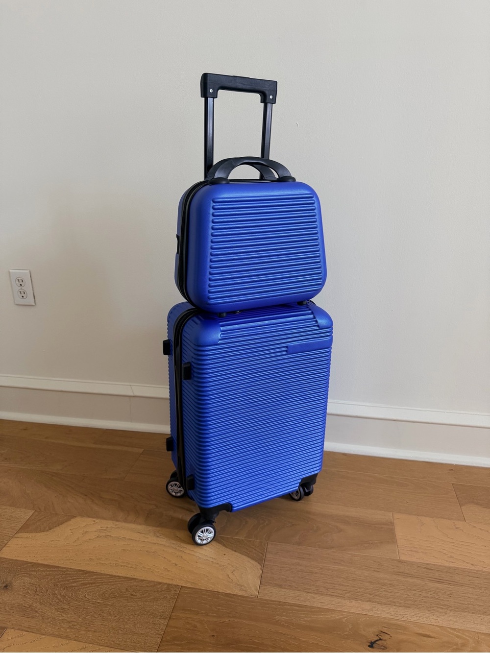 2-Piece Carry On Luggage Set 20” Rolling Suitcase + 14” Makeup Bag TSA Lock